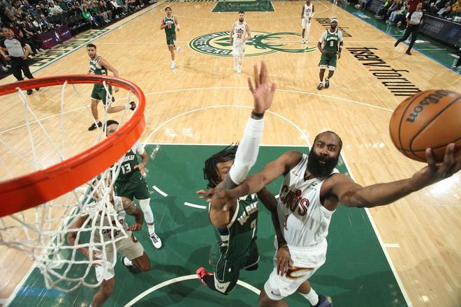 哈登强势回暖率队逆转雄鹿 骑士拒绝逆转险胜