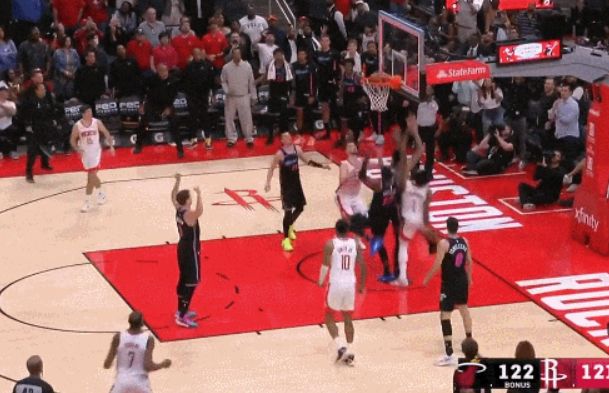 火箭阿门18板创生涯新高 湖人肯纳德神射助队豪