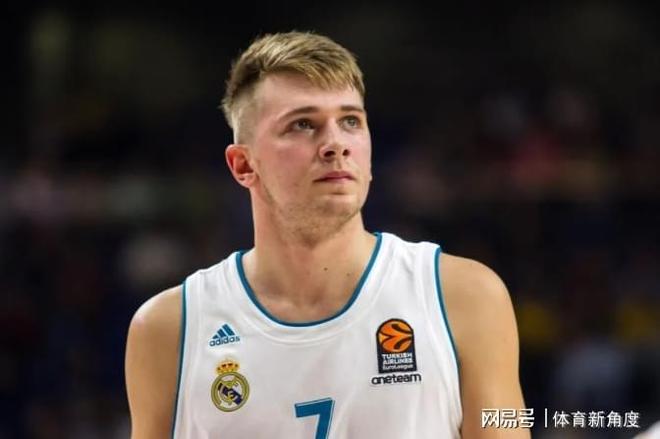 东契奇与里夫斯欧洲疗伤引争议 美国专家质疑治