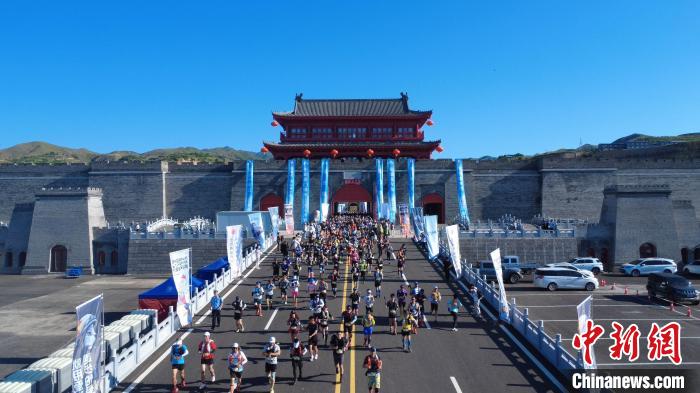雁门关下千余名跑者用脚步丈量雄关岁月